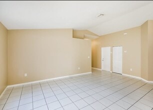 14233 SW 177th Terrace in Miami, FL - Foto de edificio - Building Photo