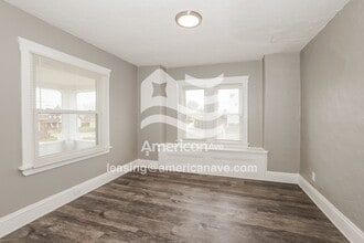 4907 Gifford Ave in Cleveland, OH - Foto de edificio - Building Photo