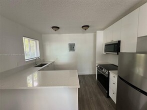 160 NE 77th St-Unit -1 in Miami, FL - Building Photo - Building Photo