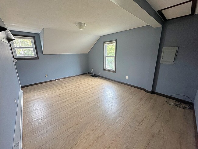 404 Hartwell Ave in East Syracuse, NY - Building Photo - Building Photo