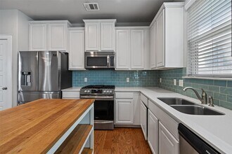 5317 Daimler Dr in Austin, TX - Building Photo - Building Photo