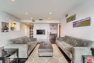 910 S Holt Ave in Los Angeles, CA - Building Photo - Building Photo