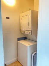 1050 Brickell Ave, Unit 410 in Miami, FL - Building Photo - Building Photo