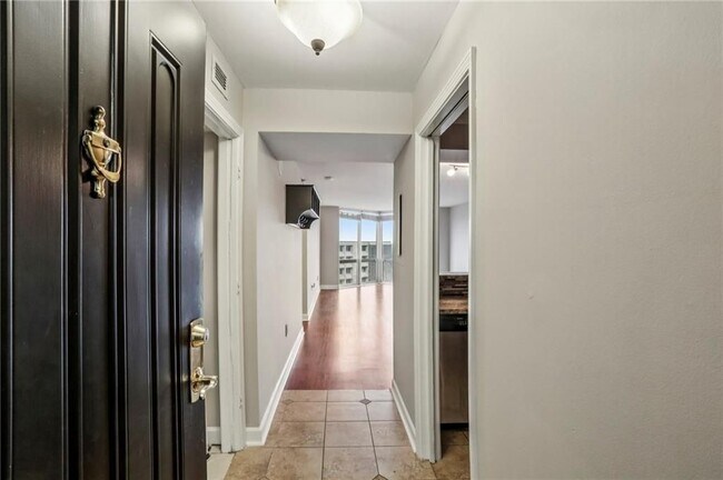 2870 Pharr Ct S Northwest in Atlanta, GA - Building Photo - Building Photo