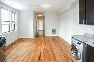 2235 W Wilson Ave, Unit 2 in Chicago, IL - Foto de edificio - Building Photo