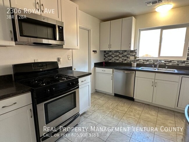 2306 Royal Ave in Simi Valley, CA - Building Photo - Building Photo