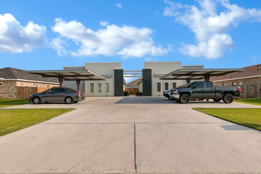 1001 W La Pointe Ave, Unit 1001#2 in Alton, TX - Building Photo