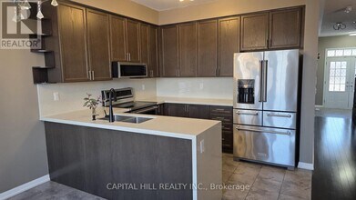 72 Hurst Dr in Ajax, ON - Building Photo - Building Photo