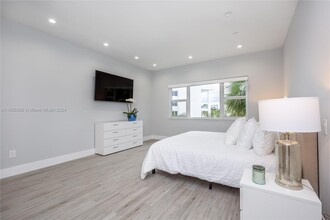 4925 Collins Ave, Unit 3f in Miami, FL - Foto de edificio - Building Photo