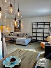 970 Palm Ave in West Hollywood, CA - Foto de edificio - Building Photo