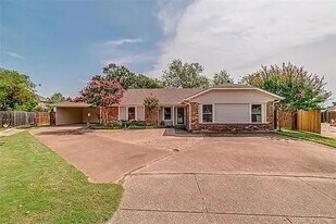 8629 Crestview Dr in Fort Worth, TX - Building Photo