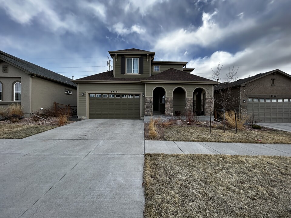 8950 Pacific Crest Dr in Colorado Springs, CO - Foto de edificio