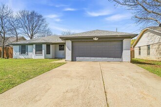 416 Colonial Pl in Everman, TX - Foto de edificio - Building Photo