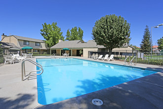 Boulder Springs Apartments in Fresno, CA - Foto de edificio - Building Photo