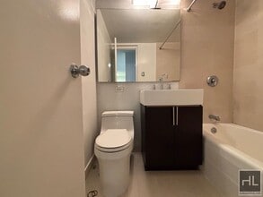 EAST 63 STREET, Unit 2L in New York, NY - Building Photo - Building Photo