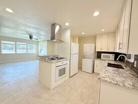 207 Tidwell Rd in Houston, TX - Building Photo