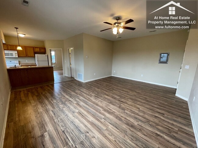 property at 2606 N Bluff St