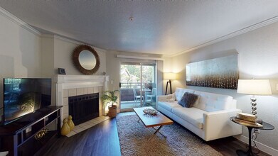 Overlook at Lakemont in Bellevue, WA - Building Photo - Building Photo
