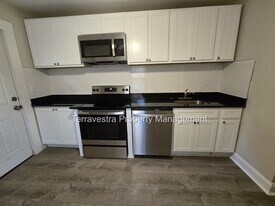 321-323 S 5th St in Millville, NJ - Building Photo