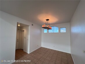 9401 Summer Rain Dr in Las Vegas, NV - Building Photo - Building Photo