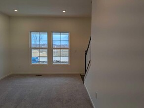 435 Waterlily Ln in Pataskala, OH - Building Photo - Building Photo