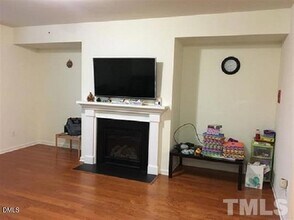 725 Edgewater Ridge Ct in Apex, NC - Building Photo - Building Photo