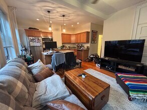 2 Myrtle St, Unit 5 in Boston, MA - Building Photo - Building Photo