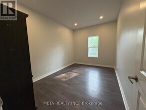 35 Duncombe Blvd in Toronto, ON - Building Photo - Building Photo