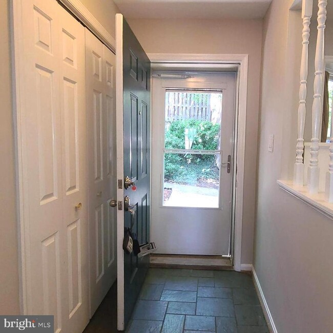 property at 2037 S Glebe Rd