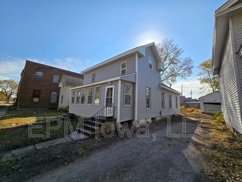 1406 Mulberry St in Waterloo, IA - Building Photo