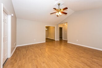 2227 Sawmill St in Murfreesboro, TN - Foto de edificio - Building Photo