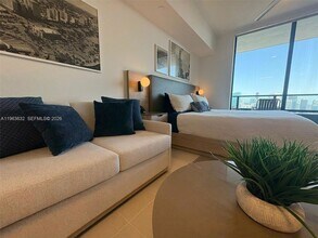 159 NE 6th St, Unit 4010 in Miami, FL - Building Photo - Building Photo