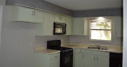 106 E Wavy Oak Cir in Spring, TX - Building Photo - Building Photo