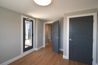 449 W Broadway, Unit 2 in Boston, MA - Building Photo - Building Photo
