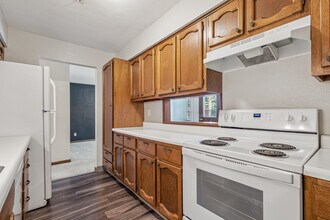Whispering Meadows Condominiums in Waterloo, IA - Foto de edificio - Building Photo