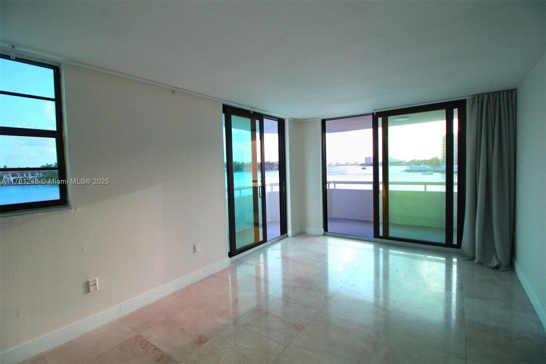 6820 Indian Creek Dr in Miami, FL - Building Photo