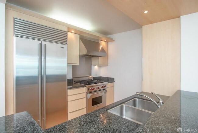 239 Brannan St, Unit 16C in San Francisco, CA - Building Photo - Building Photo