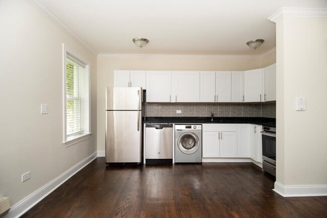 2133 N Dayton St, Unit 3