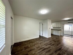 2221 Monroe St in Hollywood, FL - Building Photo - Building Photo