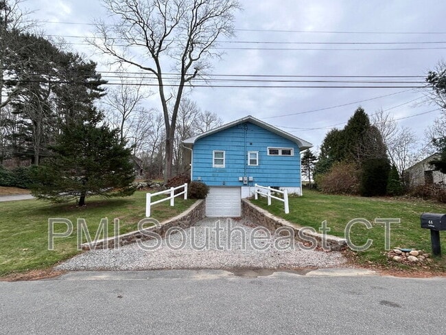 44 Lathrop Rd in Waterford, CT - Building Photo - Building Photo