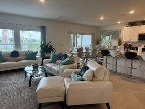 6317 Milestone Loop in Palmetto, FL - Building Photo - Building Photo