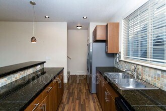 7894 NE Miriam Way in Hillsboro, OR - Building Photo - Building Photo