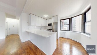 157e E 57th St in New York, NY - Building Photo