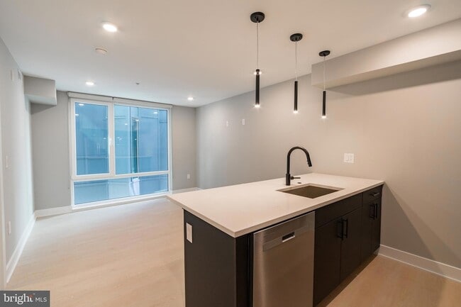 6604 Ridge Ave, Unit 210 in Philadelphia, PA - Building Photo - Building Photo