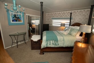 8975 Lawrence Welk Dr in Escondido, CA - Building Photo - Building Photo