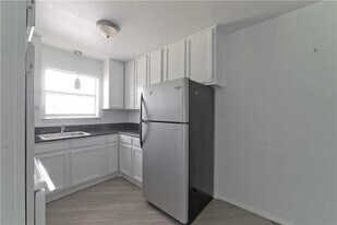320 E 4th St, Unit 204 in Arlington, TX - Building Photo