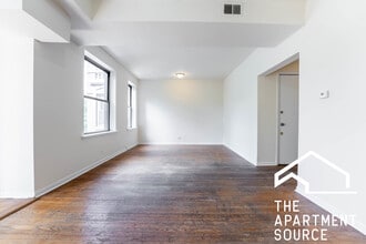 2323 N Kedzie Blvd, Unit 1 in Chicago, IL - Building Photo - Building Photo