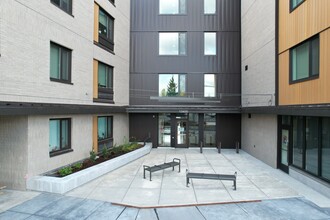 Cedar Grove Apartments in Portland, OR - Building Photo - Building Photo