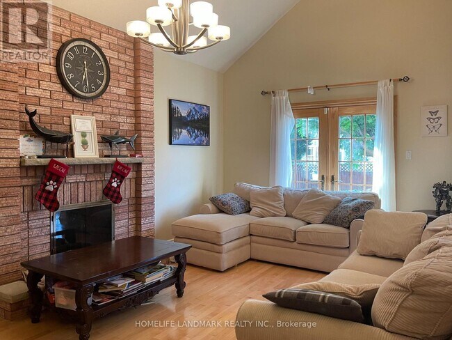 61 Mary Elizabeth Crescent in Markham, ON - Building Photo - Building Photo