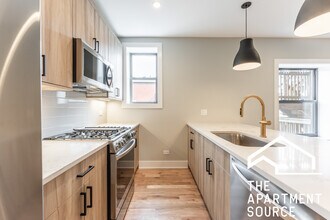 2535 N Campbell Ave, Unit 1 in Chicago, IL - Building Photo - Building Photo